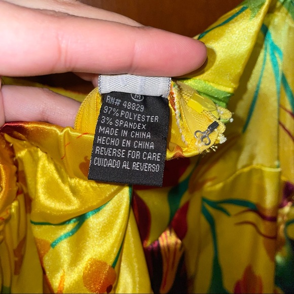 Tropical print satin blouse 🌷🌟💥🌼 - Picture 4 of 5